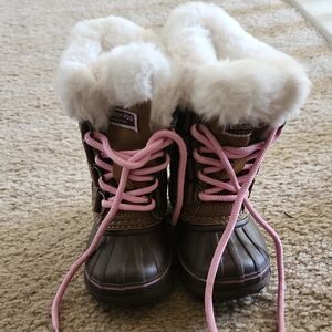 London Fog Brown Winter Boots with Pink Laces